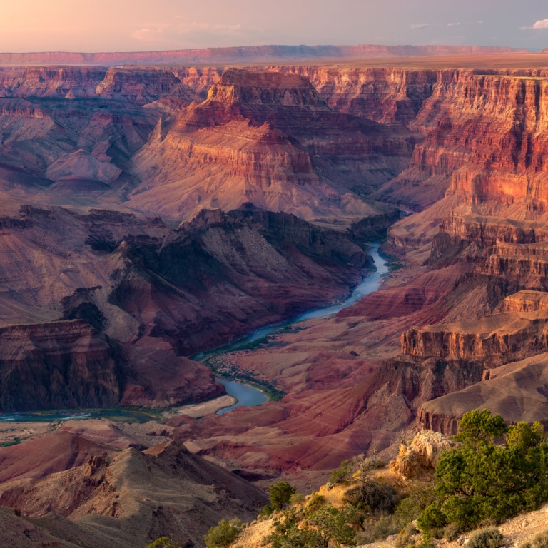 Vue aérienne du Gand Canyon au coucher du soleil