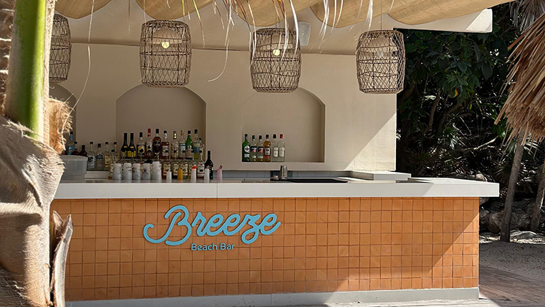 Breeze Beach Bar