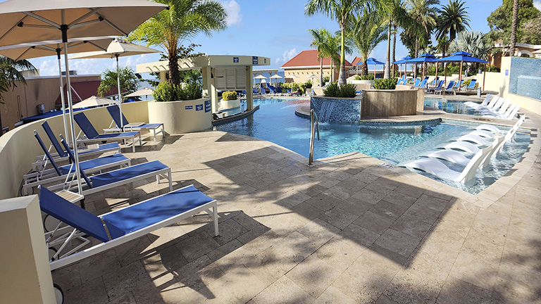 PureOcean Pool and swim up bar