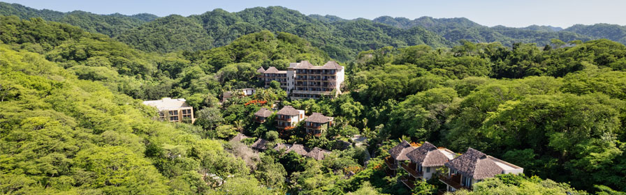 Vue aérienne du Delta Hotels Riviera Nayarit au milieu de la jungle